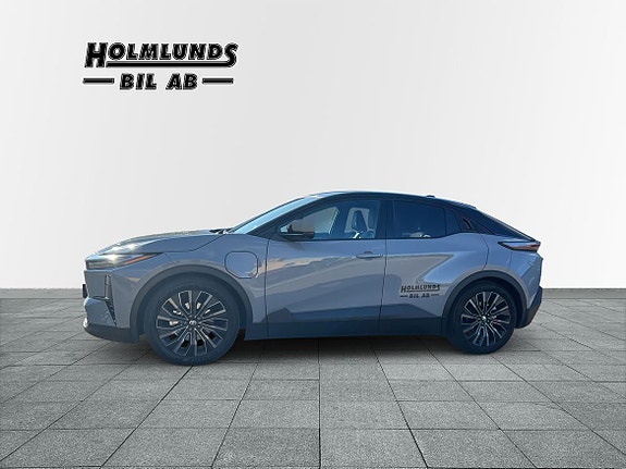 Toyota C-HR 3 of 28