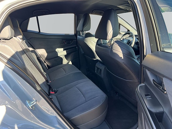 Toyota C-HR 7 of 28