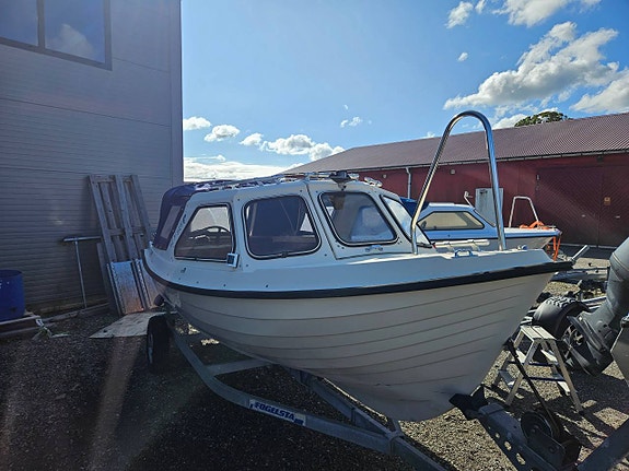 Uttern 495 HT med Mercury F30, motor från 2024 och vagn 4 of 4