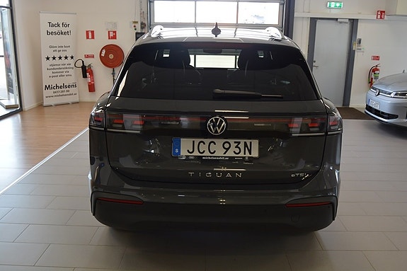 Volkswagen Tiguan 6 of 16