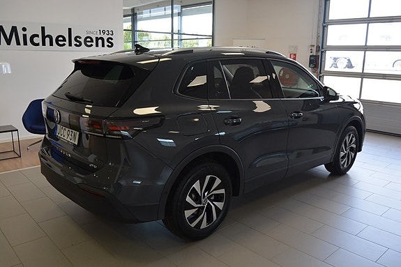 Volkswagen Tiguan 5 of 16