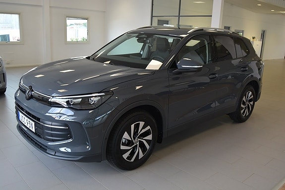 Volkswagen Tiguan 3 of 16