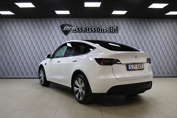 Tesla Model Y 15 of 27