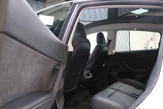 Tesla Model Y 10 of 27