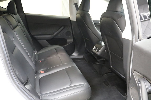 Tesla Model Y 22 of 27