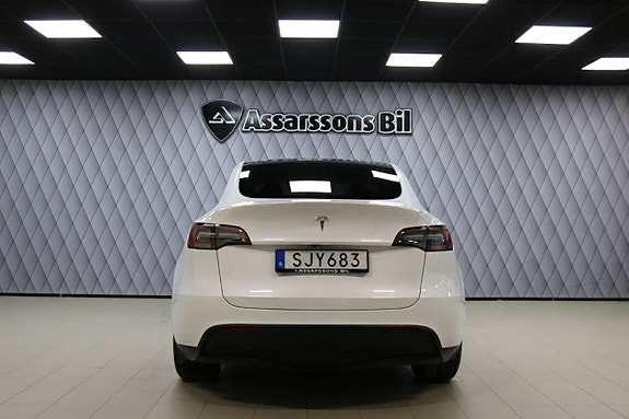Tesla Model Y 3 of 27