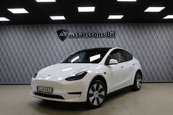 Tesla Model Y 18 of 27
