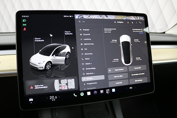 Tesla Model Y 25 of 27