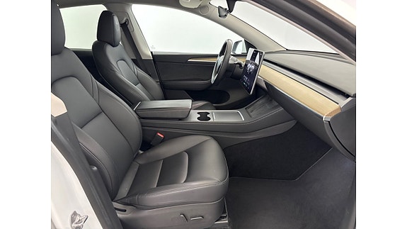 Tesla Model Y 27 of 27