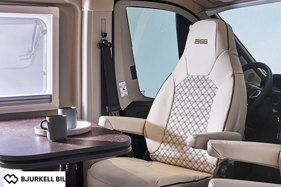 Bürstner B66 C 600 Aut, 140 hk, Långbädd, Dieselvärme,  Pop-up tak 8 of 17