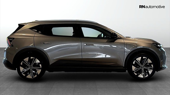 Renault Scenic E-Tech 3 of 17