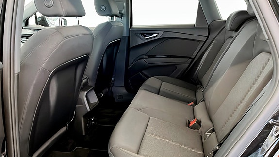 Audi Q4 e-tron 10 of 16