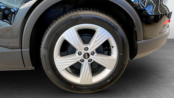 Audi Q4 e-tron 6 of 16