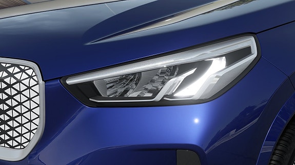 BMW iX1 6 of 13