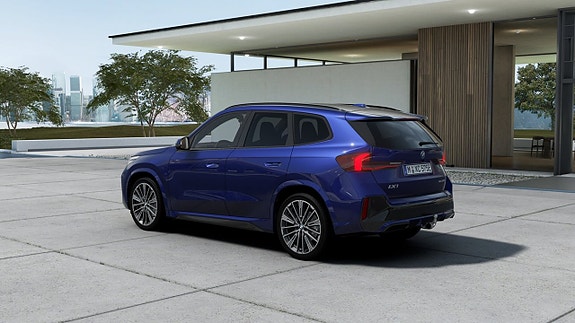 BMW iX1 2 of 13