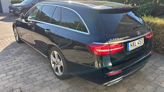Mercedes-Benz E220 4 of 4