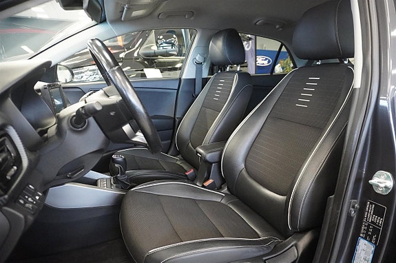 Kia Rio 7 of 21