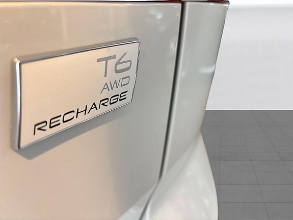Volvo XC60 10 of 23
