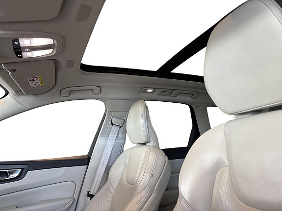 Volvo XC60 15 of 23