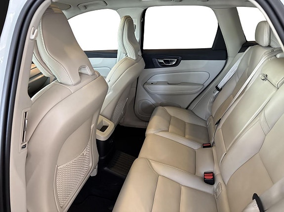 Volvo XC60 7 of 23