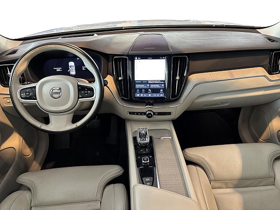 Volvo XC60 8 of 23