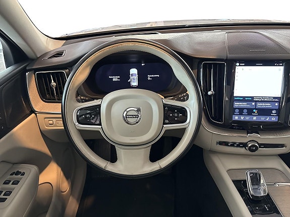 Volvo XC60 9 of 23