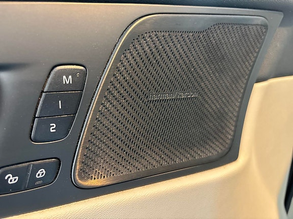 Volvo XC60 16 of 23