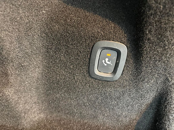 Volvo XC60 12 of 23