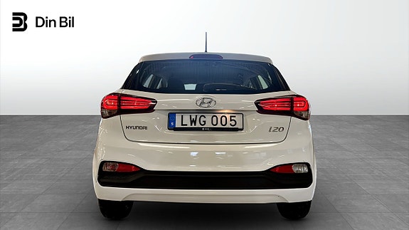 Hyundai i20 5 of 16