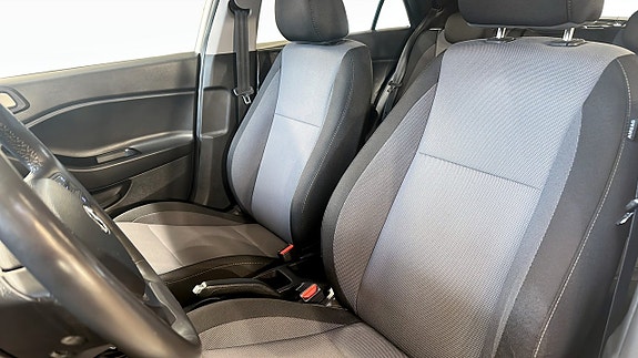 Hyundai i20 8 of 16