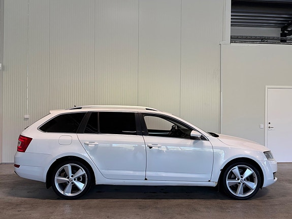 Skoda Octavia 2 of 26