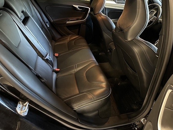 Volvo V60 22 of 26