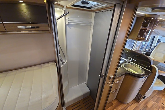 Hymer B 678 3.0 177hk Automat Hydrauliska ben/Ugn/Solcell/5-bältad 19 of 30