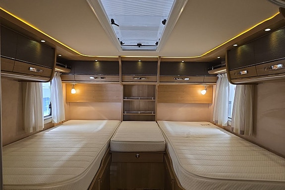 Hymer B 678 3.0 177hk Automat Hydrauliska ben/Ugn/Solcell/5-bältad 18 of 30