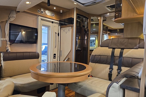 Hymer B 678 3.0 177hk Automat Hydrauliska ben/Ugn/Solcell/5-bältad 6 of 30