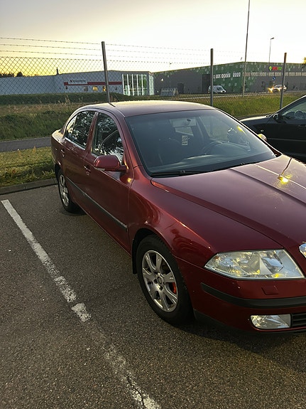 Skoda Octavia 2 of 7