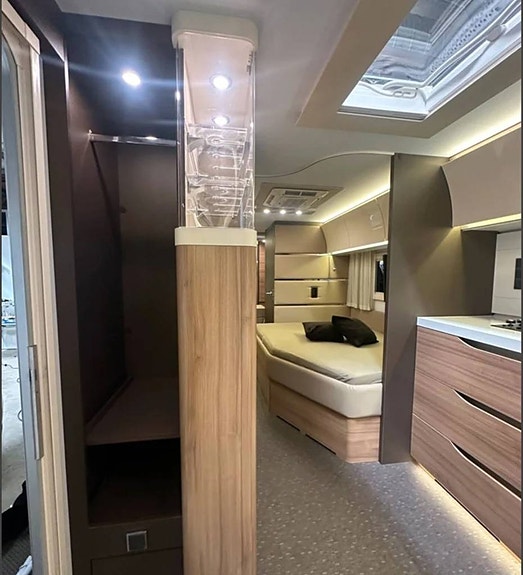 Adria Alpina 763 UK Premium barnkammarvagn med skinninred 7 of 12