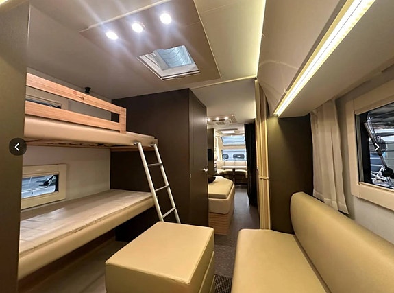 Adria Alpina 763 UK Premium barnkammarvagn med skinninred 12 of 12