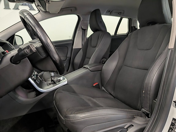 Volvo V60 8 of 16