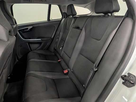 Volvo V60 6 of 16