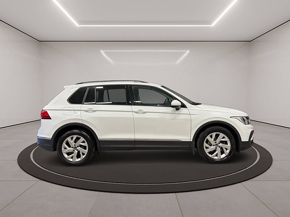 Volkswagen Tiguan 8 of 27