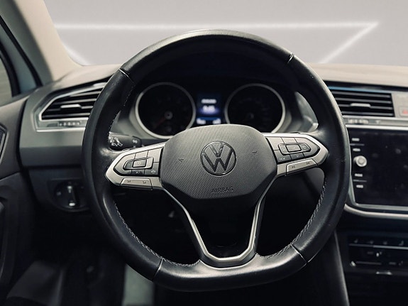 Volkswagen Tiguan 16 of 27
