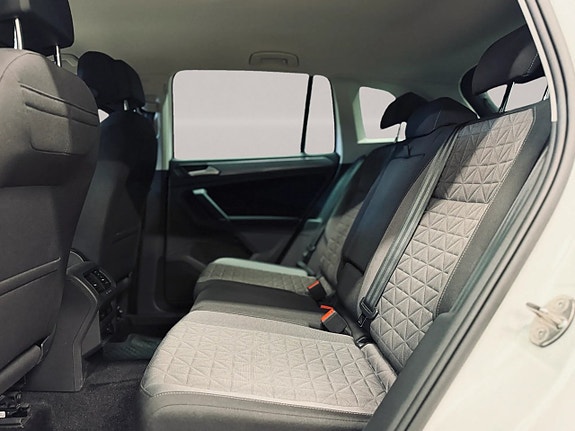 Volkswagen Tiguan 14 of 27