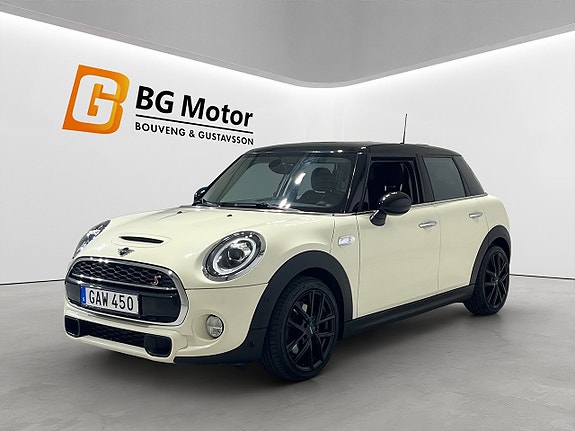 MINI Cooper S 8 of 19