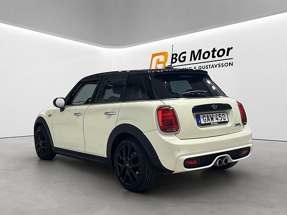 MINI Cooper S 6 of 19