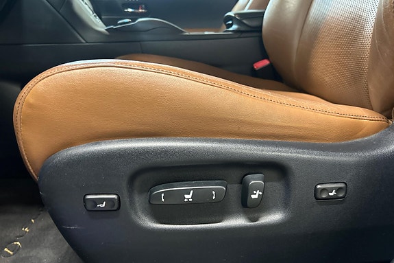 Lexus RX450h 23 of 26