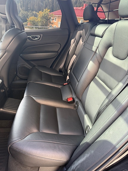Volvo XC60 10 of 16