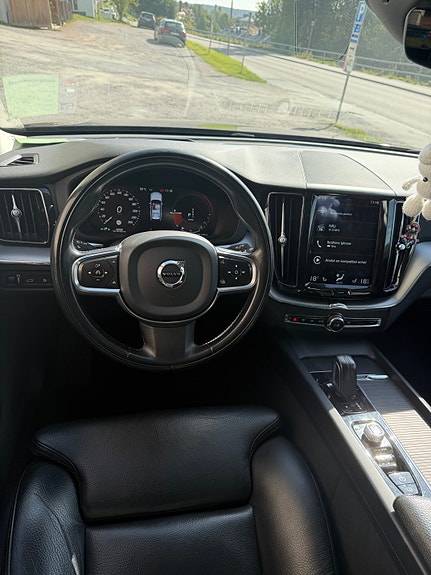 Volvo XC60 6 of 16