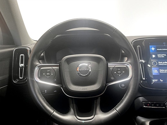 Volvo XC40 7 of 15