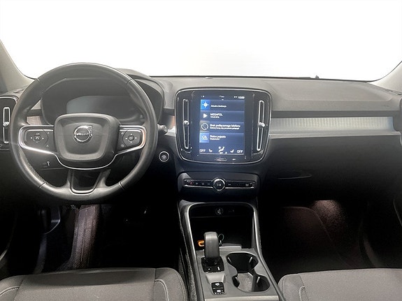 Volvo XC40 6 of 15